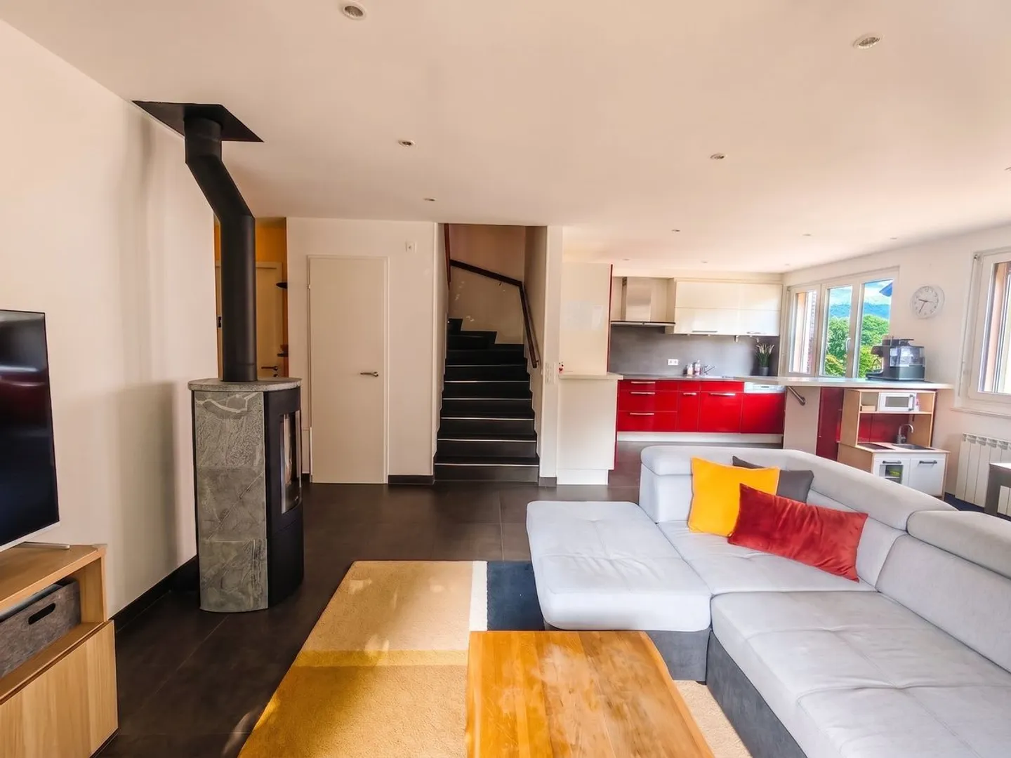 4.5-room duplex on the upper ground floor and top floor - spacious, quiet, and green - Photo 2 of 13