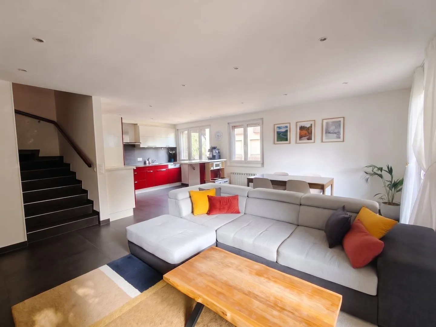 4.5-room duplex on the upper ground floor and top floor - spacious, quiet, and green - Photo 3 of 13