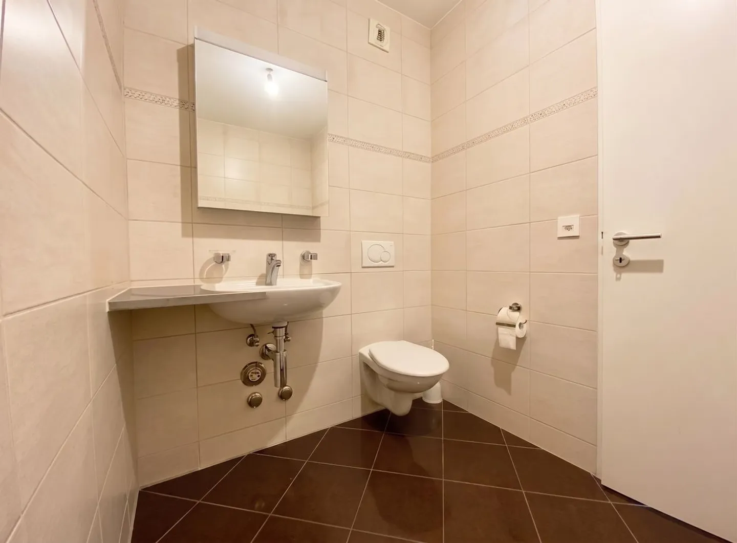 Belle opportunité - 4 ½ de 110m2 avec place de parc! - Foto 7 di 9