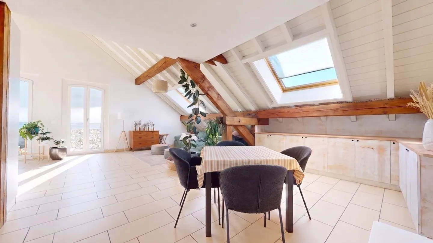 Bright 3½ attic apartment with 180° view of Lake Neuchâtel! - Photo 6 of 13