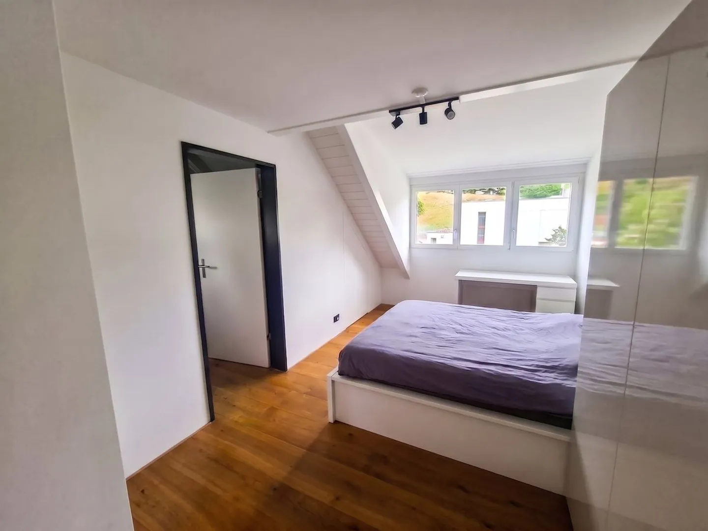 Helle 2.5-Zimmer Dachwohnung zum Verkauf in Hölstein - Photo 8 of 13
