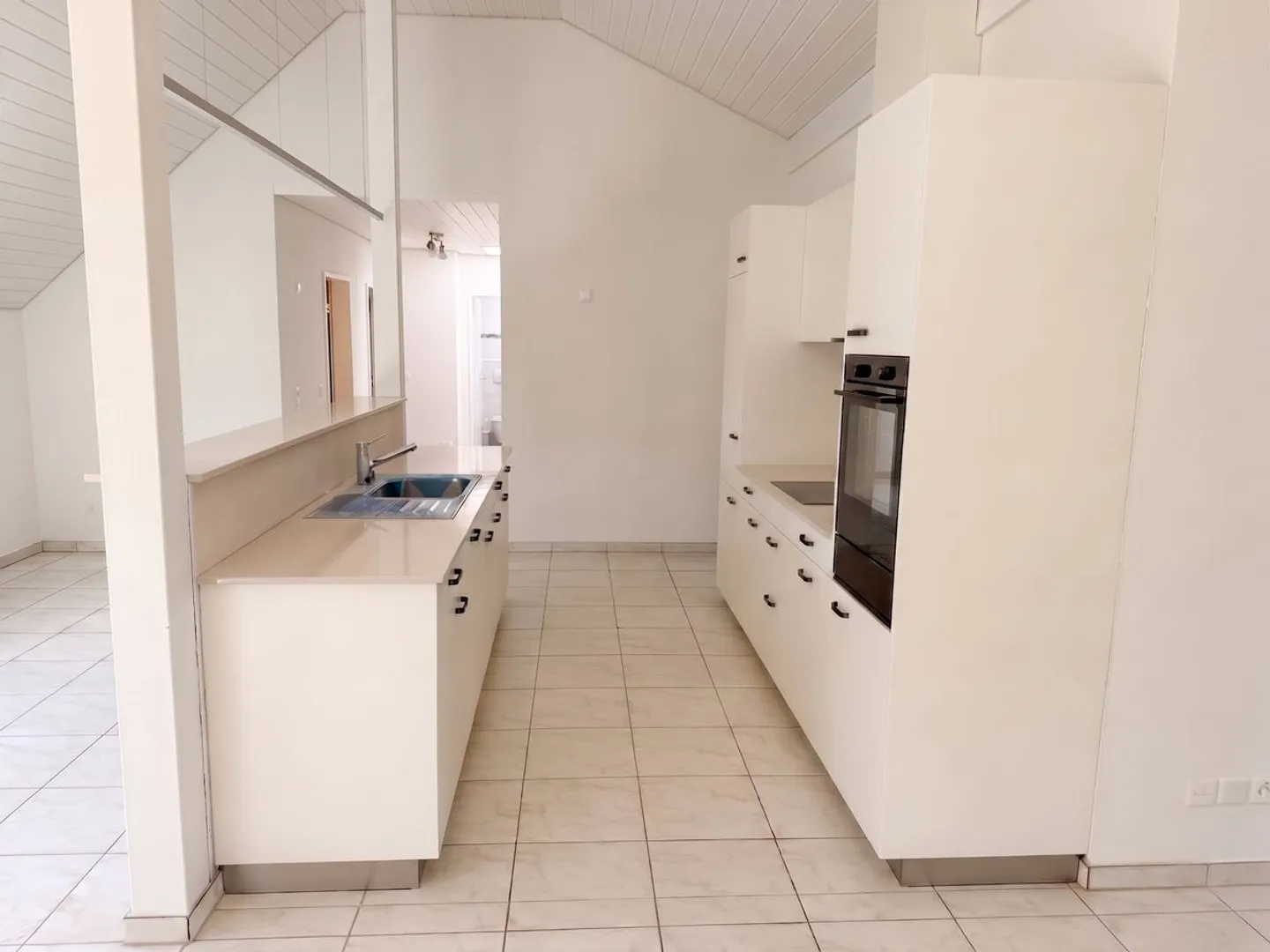 BRIGHT ATTIC APARTMENT WITH BRAND NEW KITCHEN - NOW CHF 100 CHEAPER! New: CHF 1,750/month (+ CHF 340 NK) - Photo 5 of 12