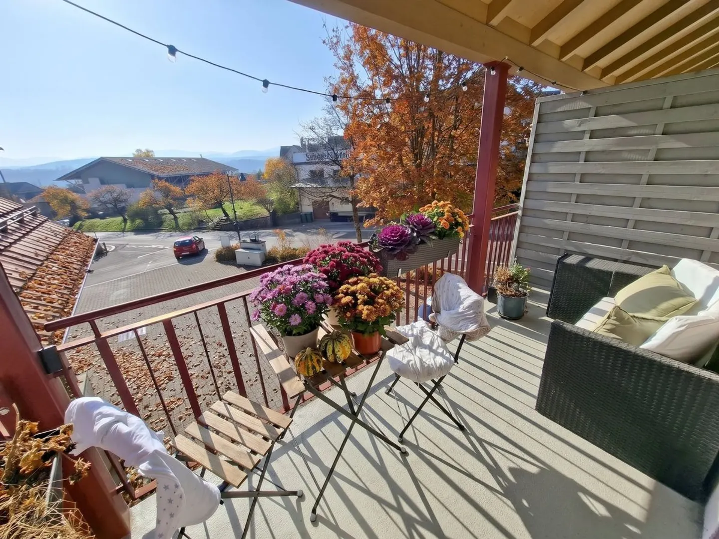 Spacious 3.5-room maisonette apartment with fireplace and private balcony - Photo 5 of 13