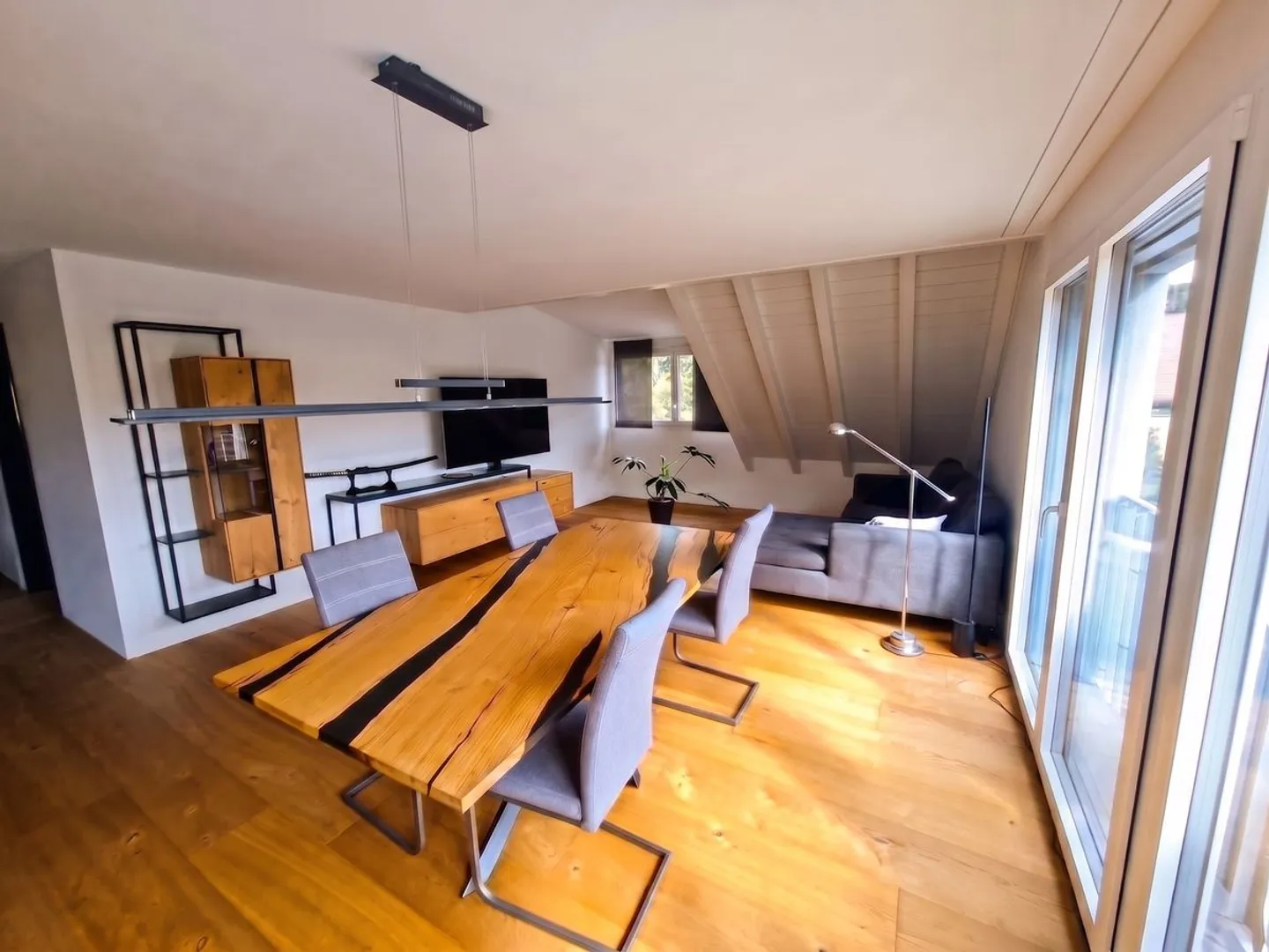 Helle 2.5-Zimmer Dachwohnung zum Verkauf in Hölstein - Photo 1 of 13