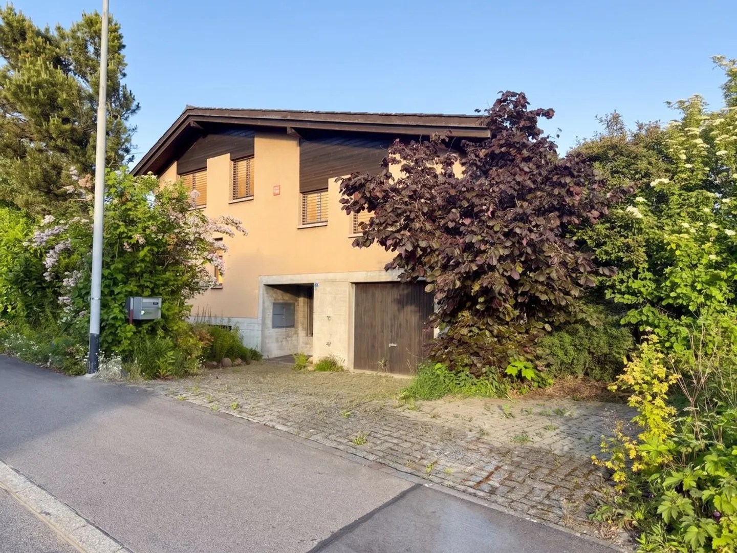Maison individuelle spacieuse de 6,5 pièces à louer à Niederhasli - Photo 3 sur 7