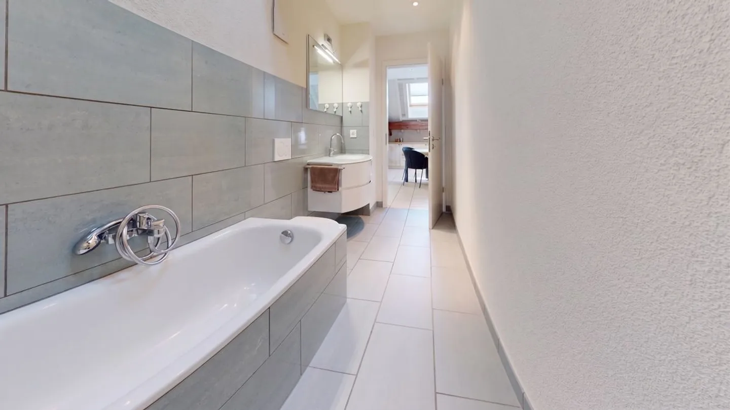 Bright 3½ attic apartment with 180° view of Lake Neuchâtel! - Photo 12 of 13