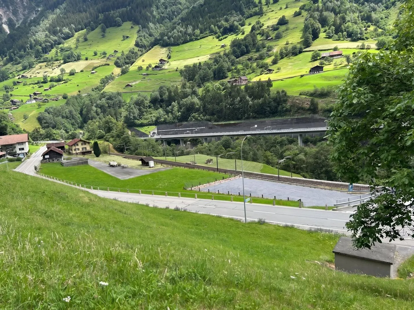 Terrain à bâtir avec une vue magnifique sur la montagne - Photo 1 sur 12