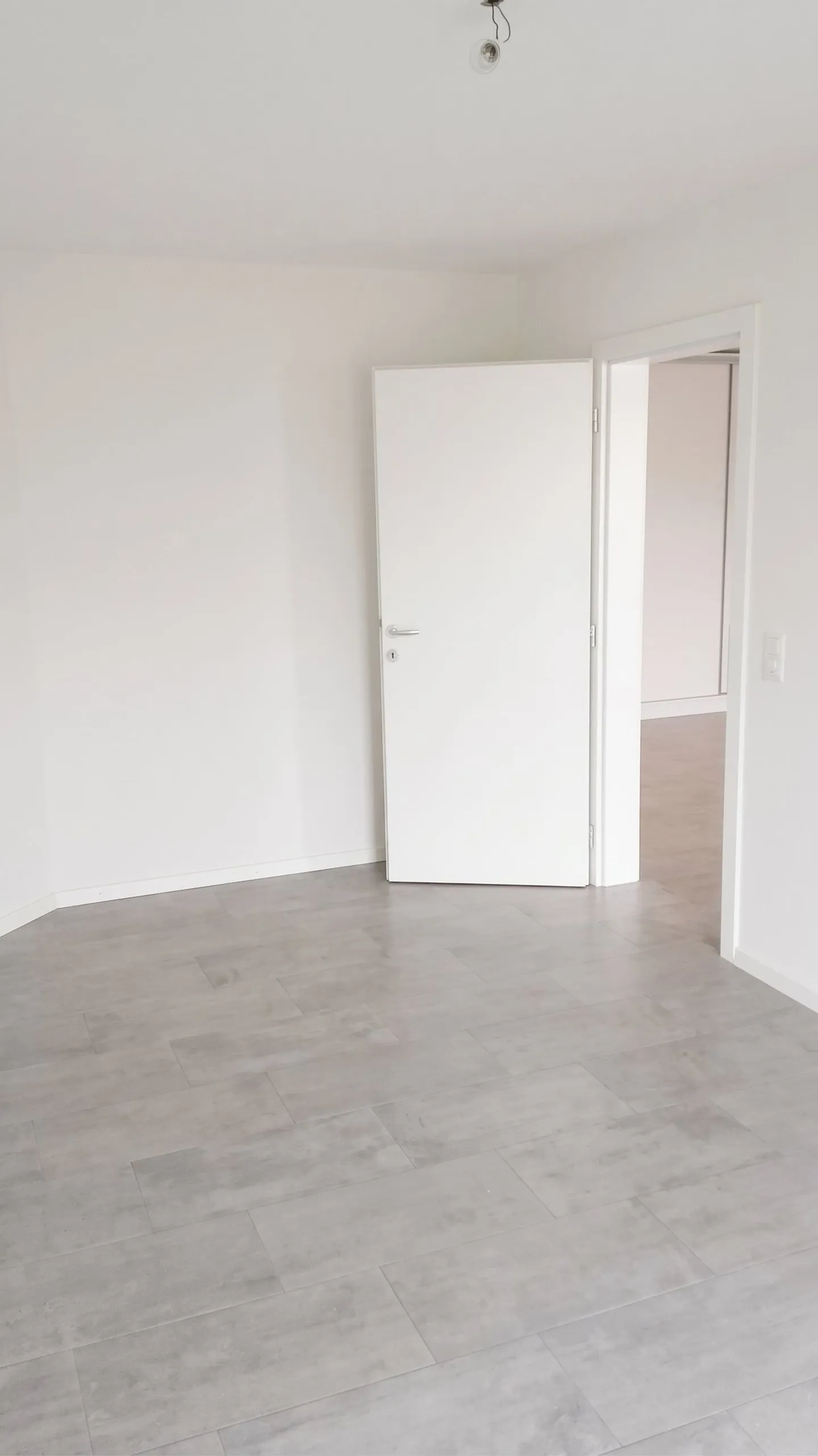 Appartamento luminoso di 2,5 locali con balcone - Foto 7 di 9