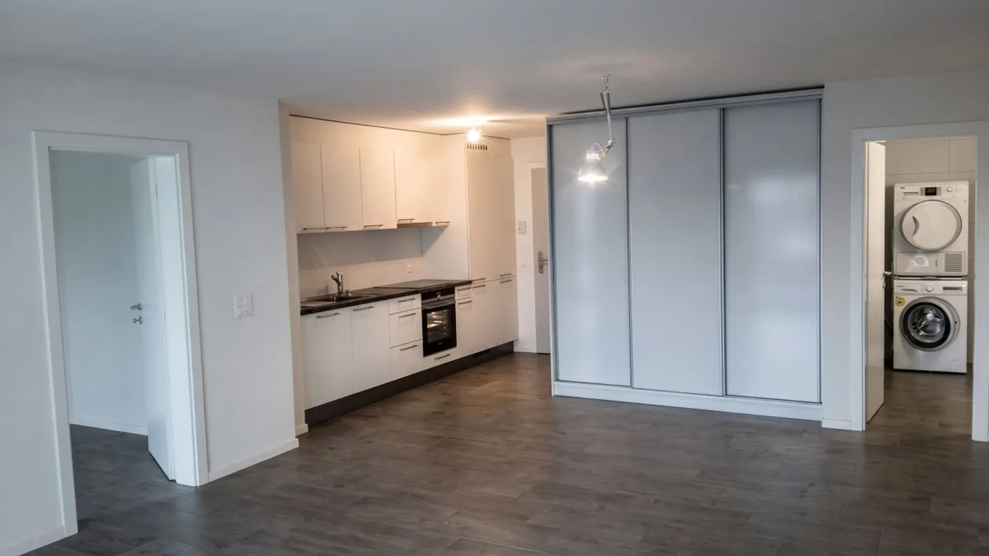 Appartamento luminoso di 2,5 locali con balcone - Foto 1 di 9
