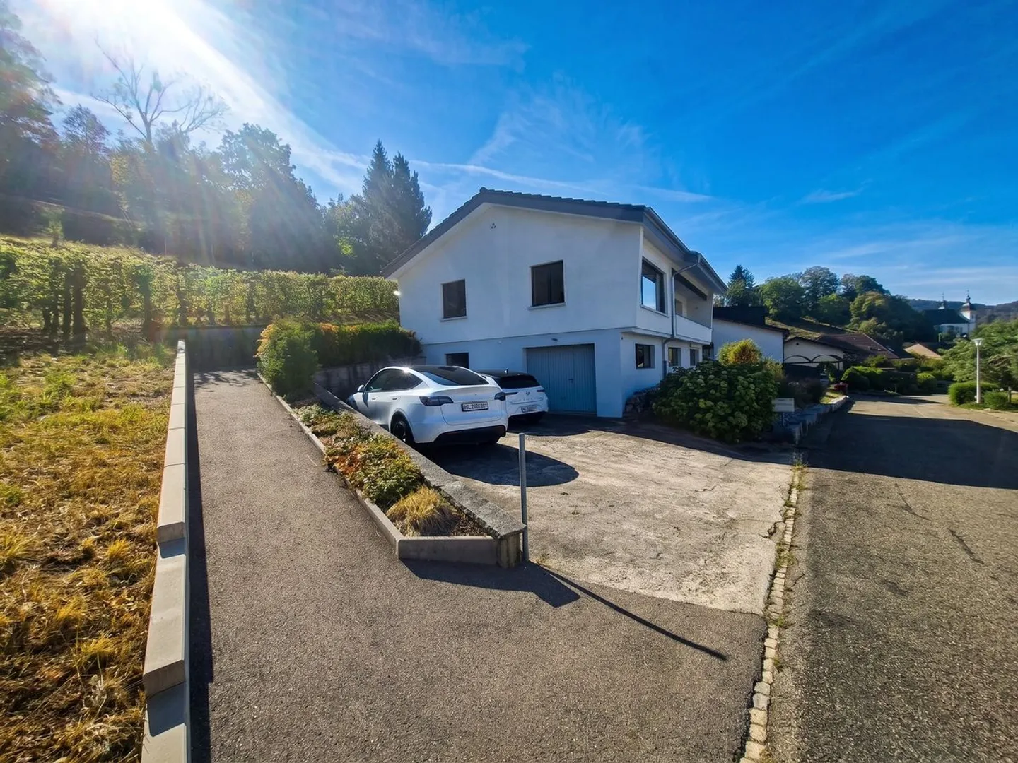 Geräumiges 5.5-Zimmer Einfamilienhaus mit Aussicht in Seewen - Photo 2 of 13