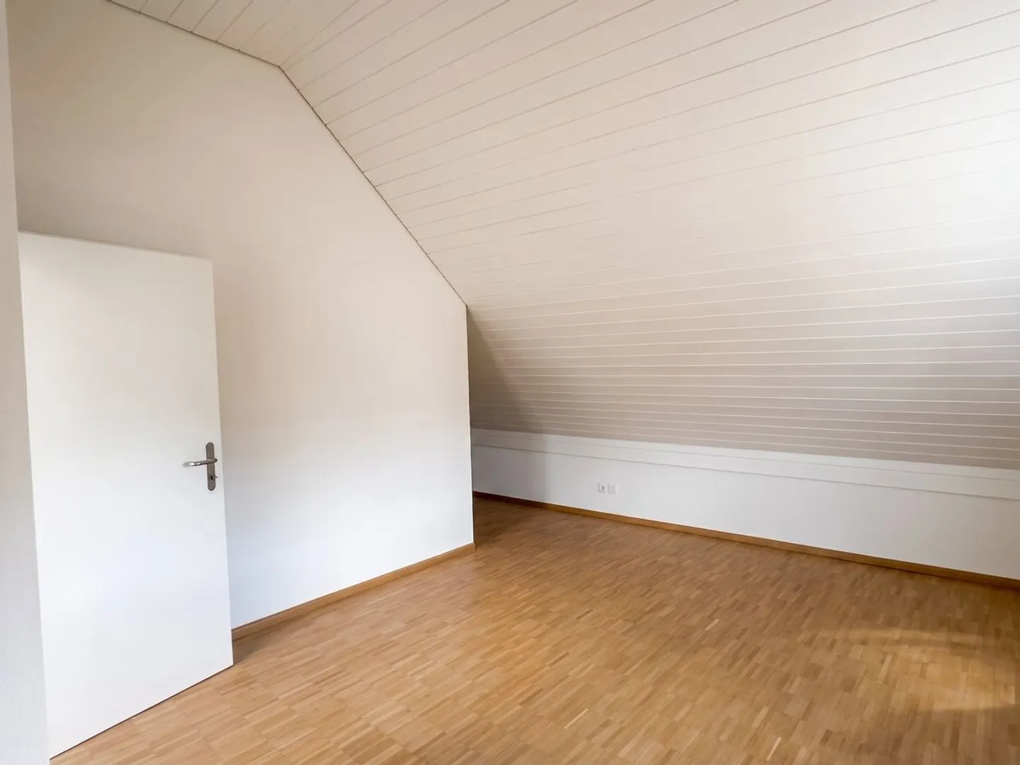 BRIGHT ATTIC APARTMENT WITH BRAND NEW KITCHEN - NOW CHF 100 CHEAPER! New: CHF 1,750/month (+ CHF 340 NK) - Photo 2 of 12