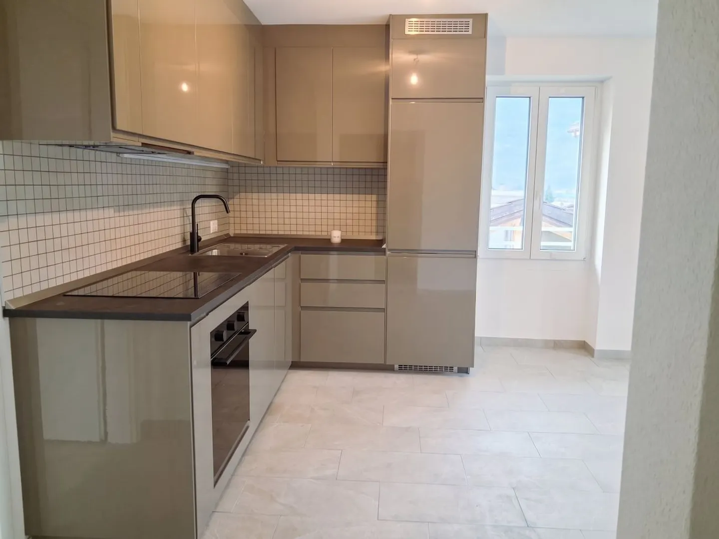 Appartement Charmant avec Vue - Photo 2 sur 6