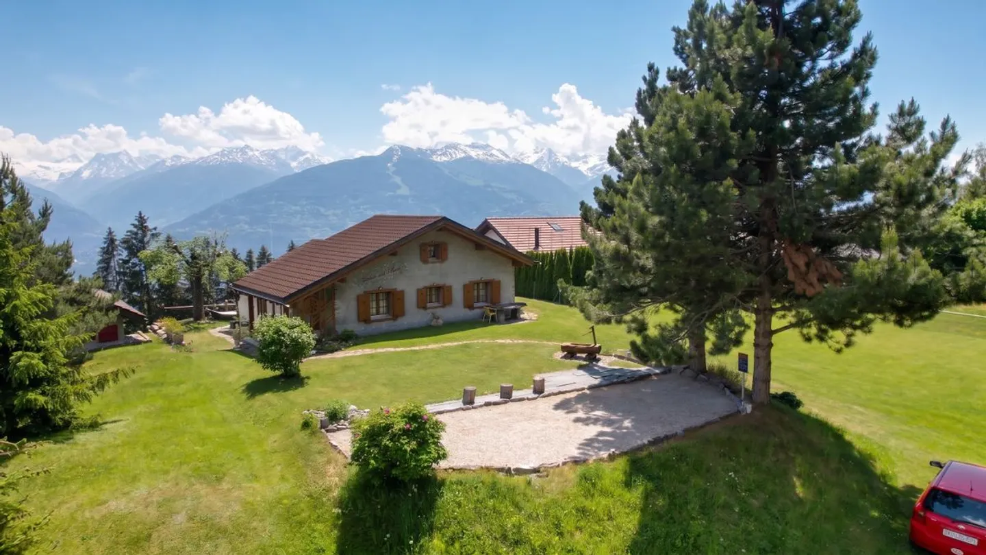 Authentisches Chalet mit Bergblick und grossem Grundstück - Mayens-de-la-Zour / Savièse - Foto 2 von 9