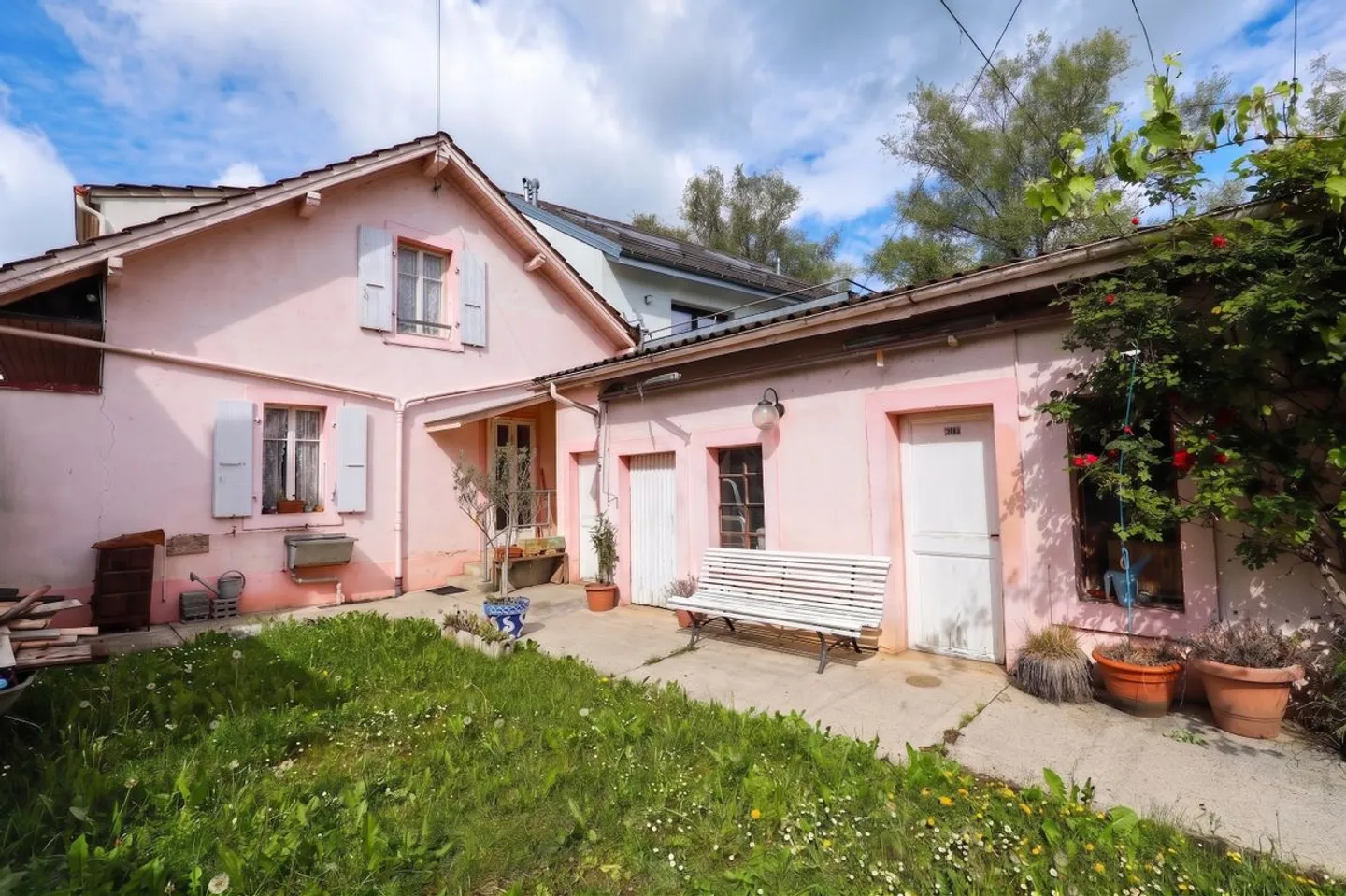 OPPORTUNITÀ UNICA! Casa di 7 stanze da ristrutturare in un quartiere ricercato - Foto 1 di 8