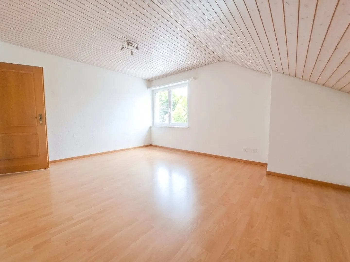 Viel Platz, gepflegt mit Cheminée  - Photo 4 of 11