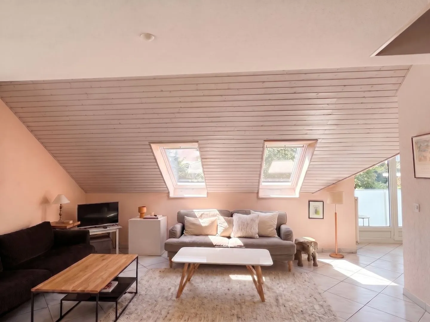 Elegante duplex familiare in un ambiente residenziale privilegiato a Founex - Foto 3 di 9