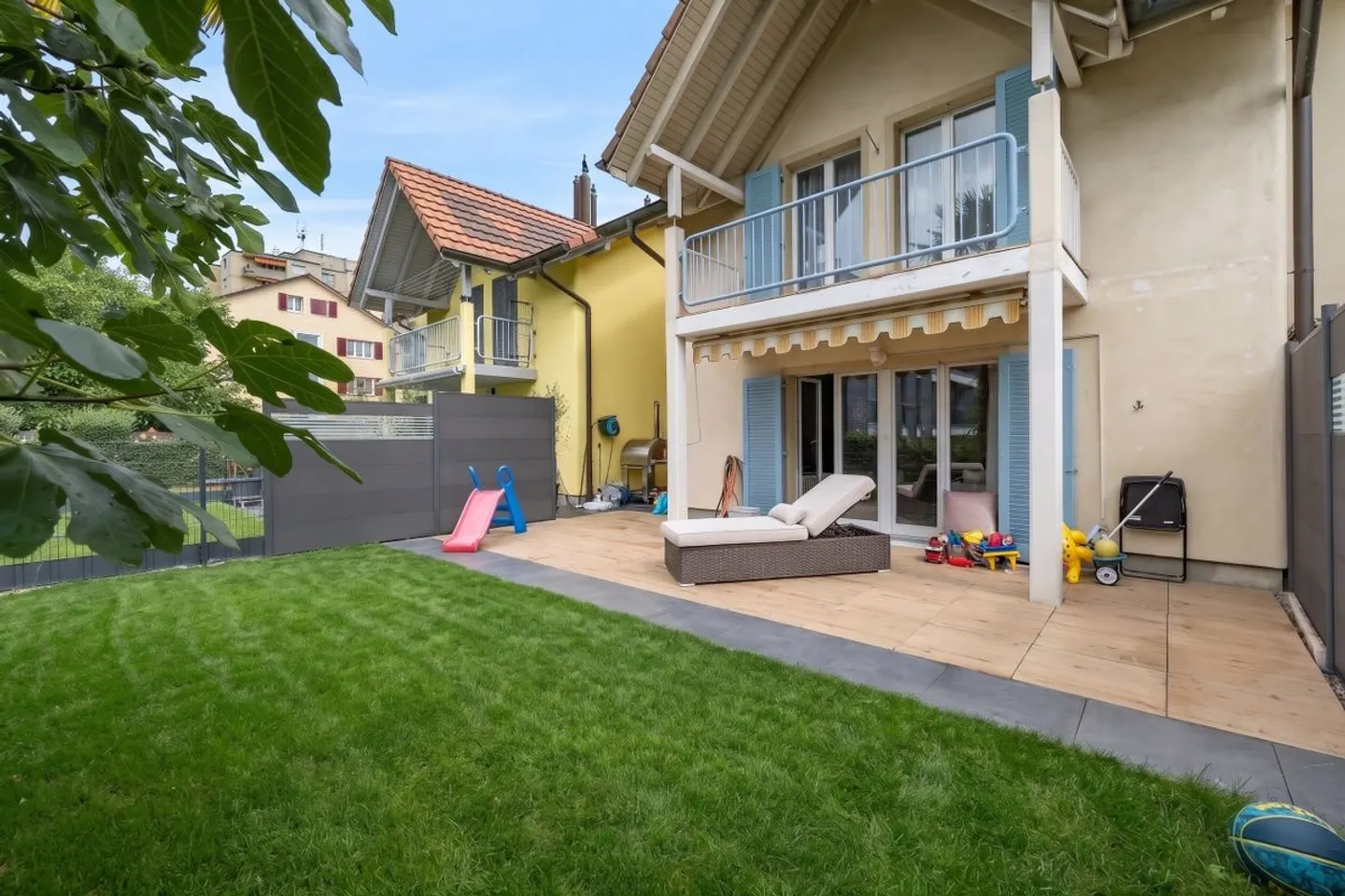 Familiare con giardino - Foto 1 di 8