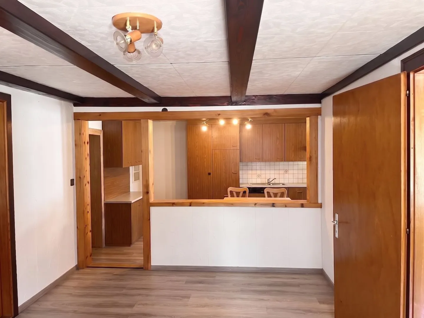 Appartement 2.5p avec terrasse au coeur du village - Photo 3 of 7