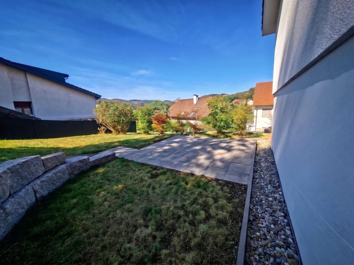 Geräumiges 5.5-Zimmer Einfamilienhaus mit Aussicht in Seewen - Photo 3 of 13