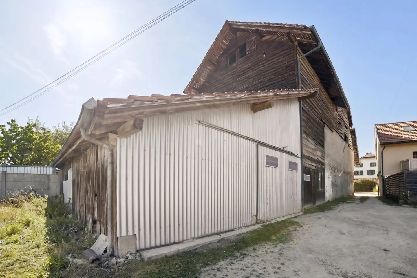 Barn to renovate with beautiful volumes and potential for transformation into several apartments - Photo 2 of 10