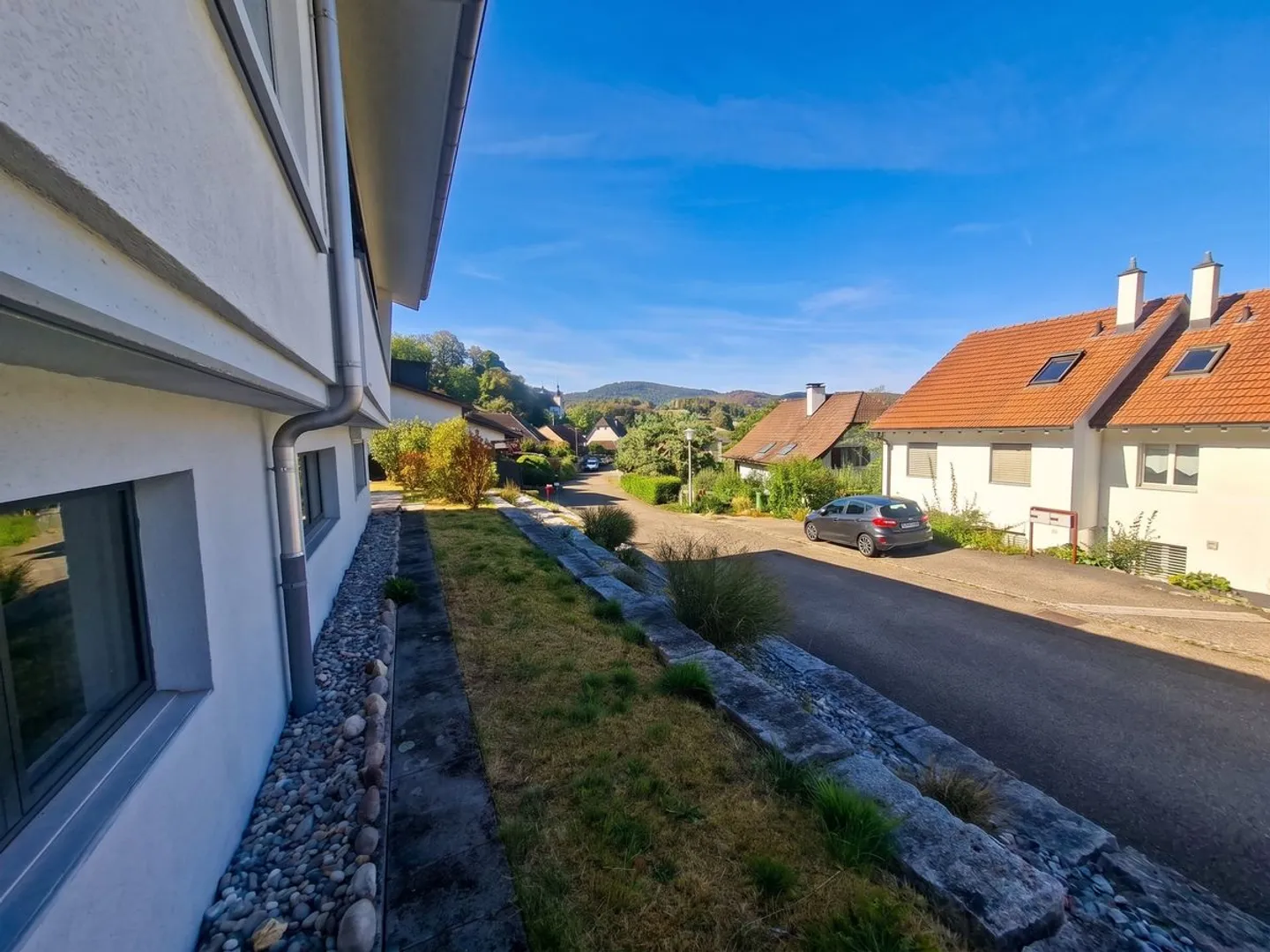 Geräumiges 5.5-Zimmer Einfamilienhaus mit Aussicht in Seewen - Photo 4 of 13