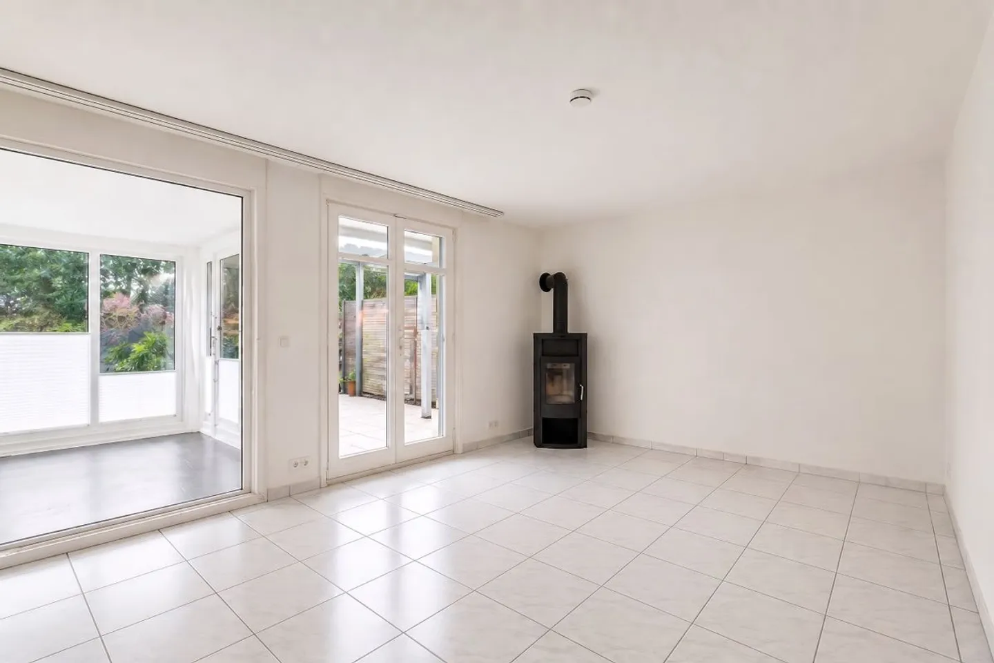 Charming 5.5 Room Family House - Close to the City - In the Green, Quiet and Sunny - Photo 4 of 13