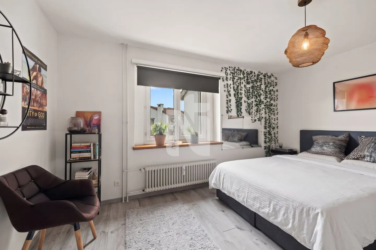 Spacious and flooded with light: 4.5-room apartment with sauna, balcony, and underground parking space - Photo 4 of 10