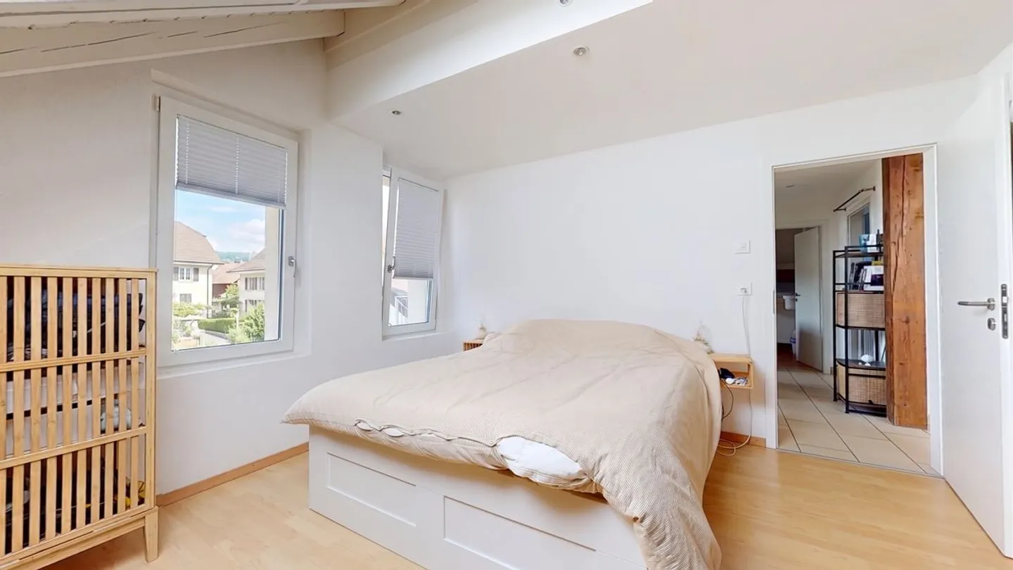 Bright 3½ attic apartment with 180° view of Lake Neuchâtel! - Photo 9 of 13