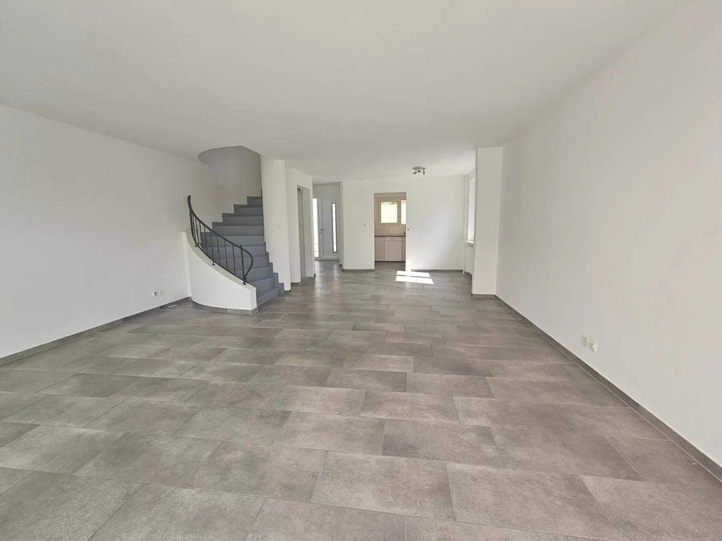 Familienfreundliches Doppelhaus in Zentraler Lage - Foto 2 von 13