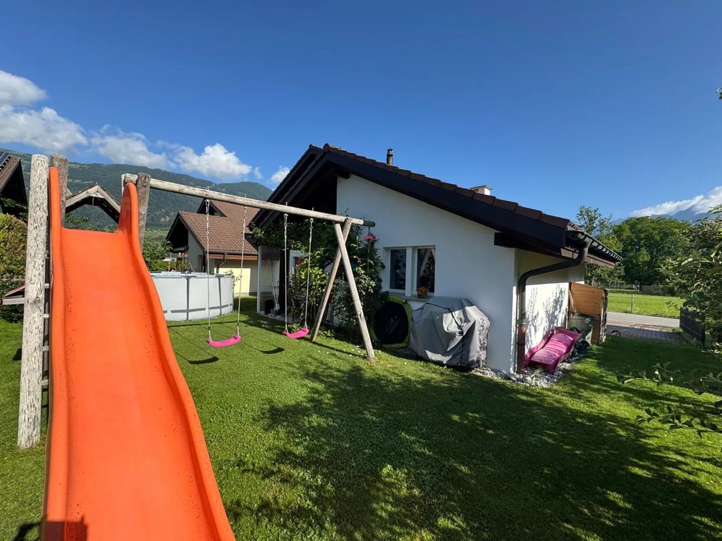Casa unifamiliare idilliaca in posizione tranquilla - appena ristrutturata e pronta per essere abitata - Foto 2 di 13