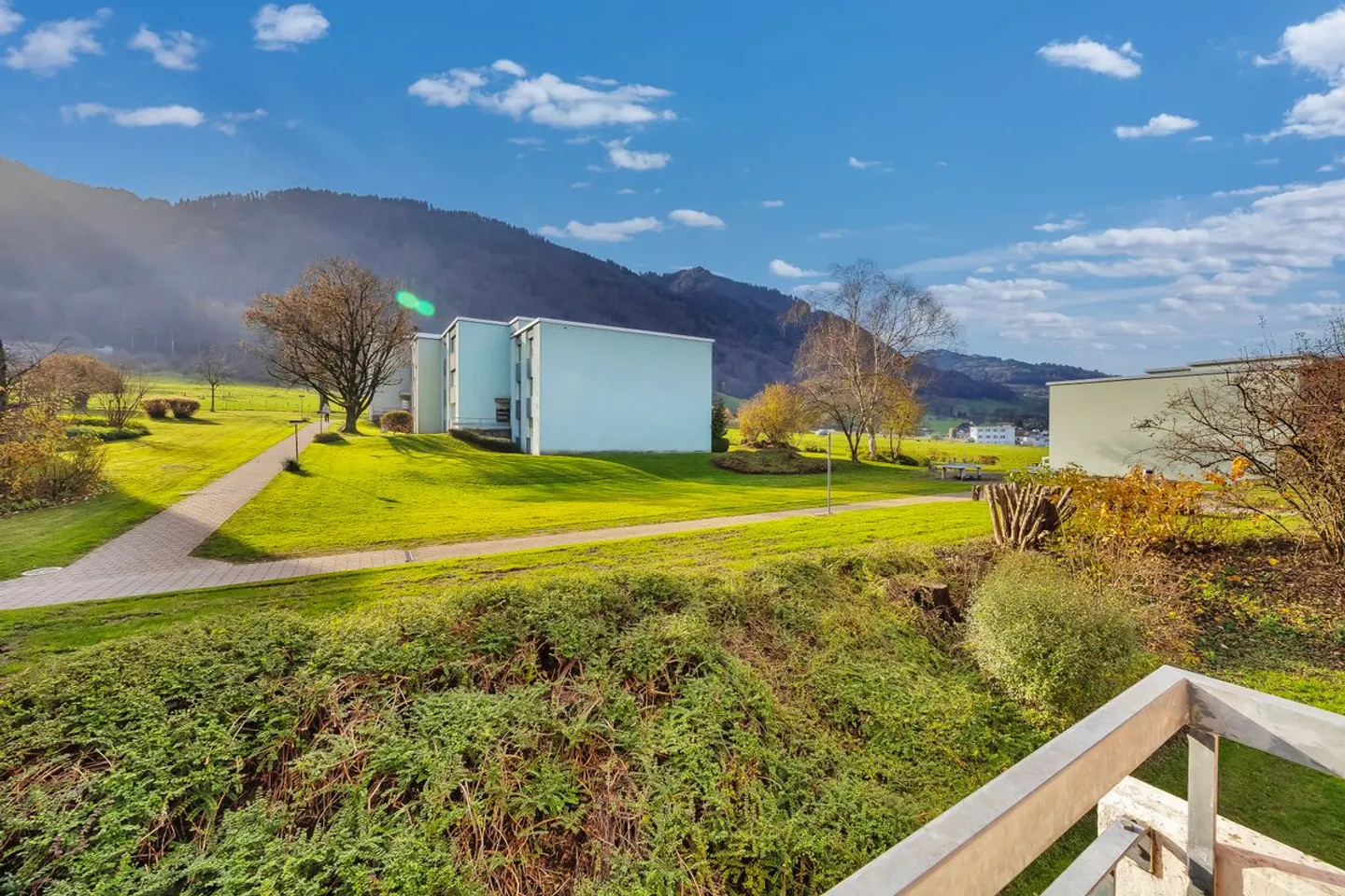 Casa perfetta a Schübelbach - Appartamento soleggiato di 2,5 stanze con balcone - Foto 1 di 7