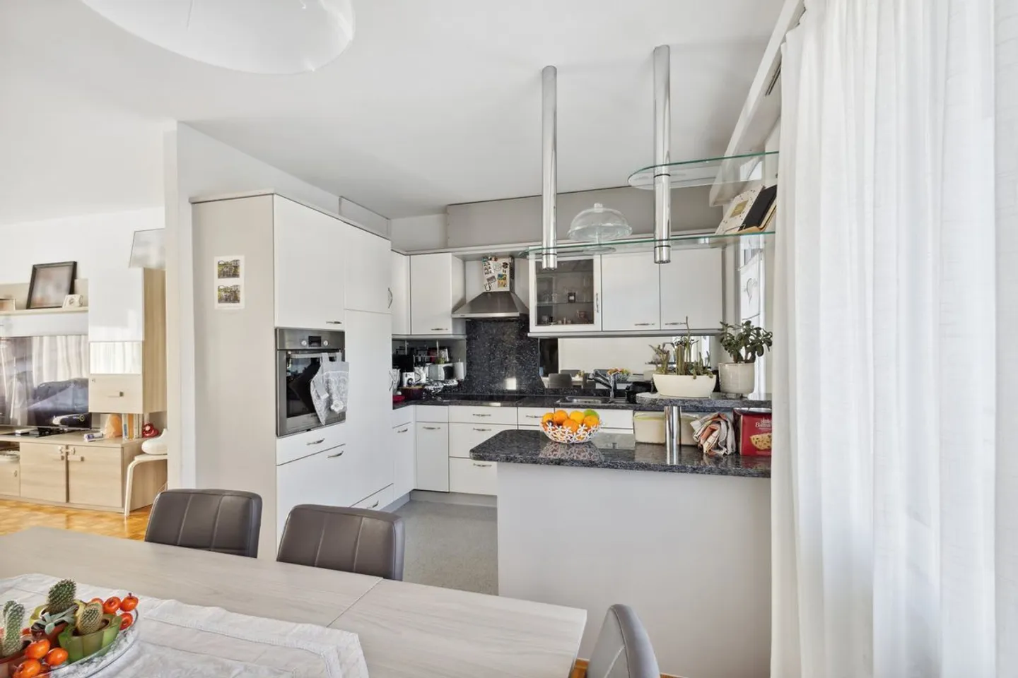 Very bright apartment with swimming pool - Photo 4 of 10