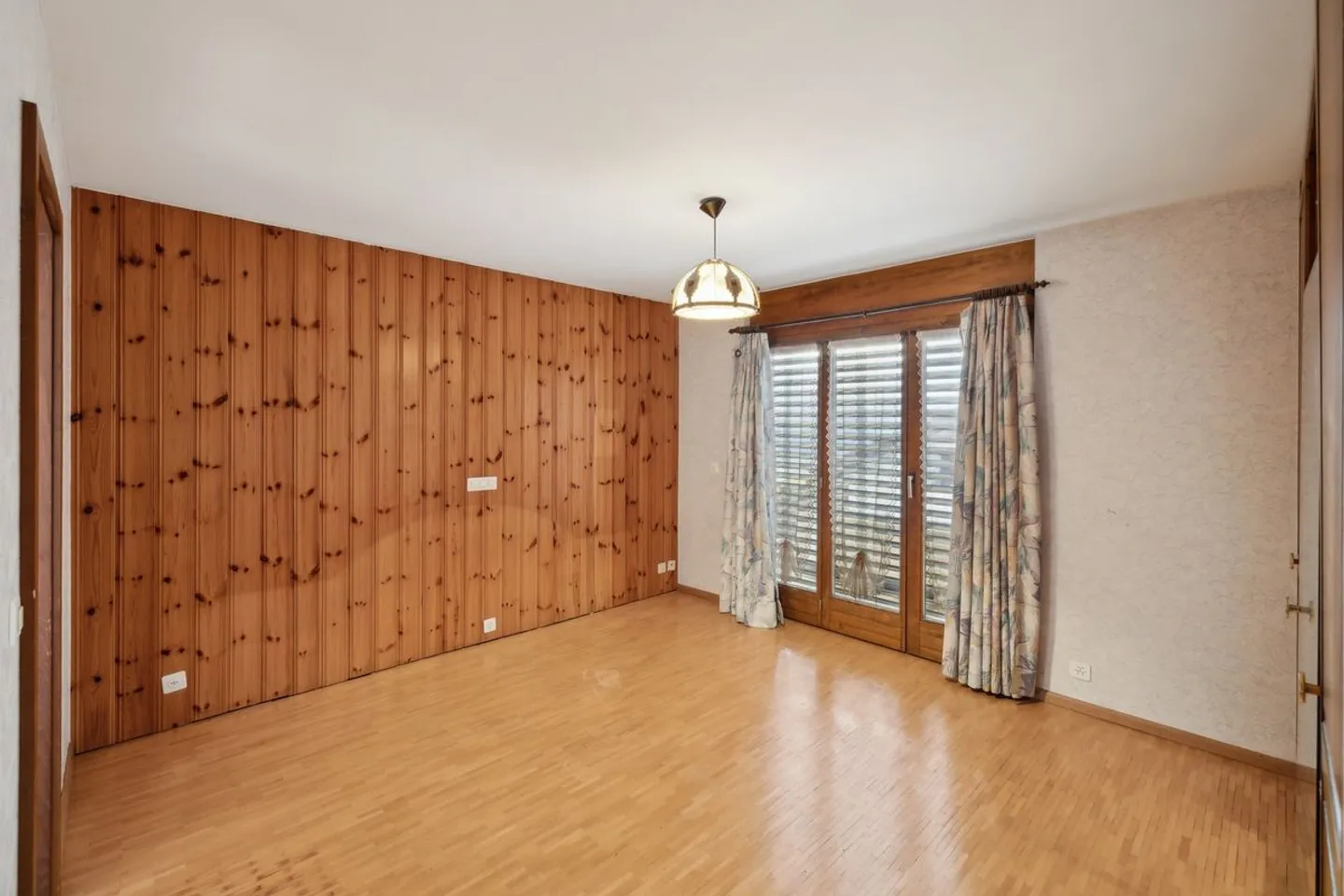 PRIVILEGED LOCATION FOR THIS INDIVIDUAL HOUSE TO RENOVATE - Photo 5 of 6