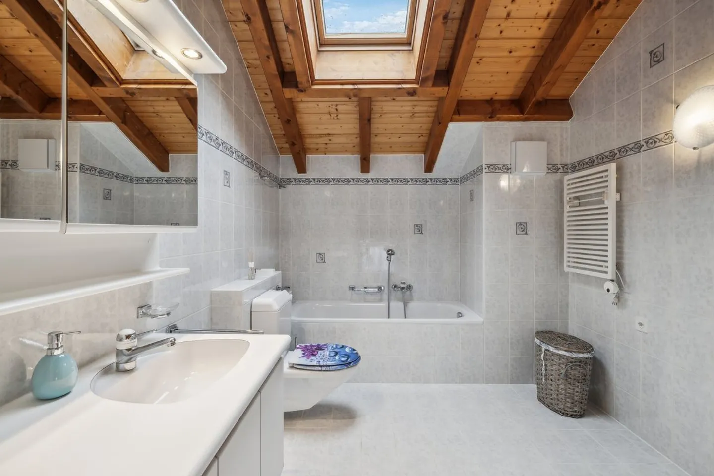 Villa con piscina e vista mozzafiato sulle montagne - Foto 6 di 7