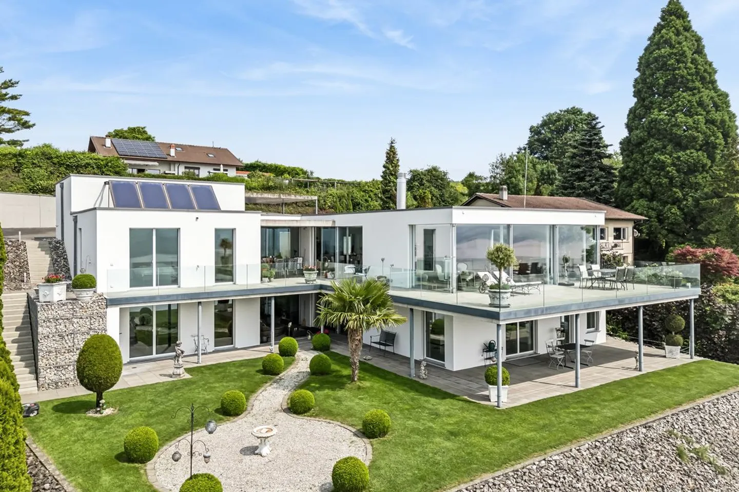 Villa contemporanea prestigiosa con vista mozzafiato sul lago di Morat - Foto 1 di 11