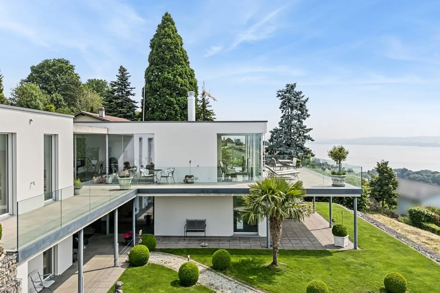 Villa contemporanea prestigiosa con vista mozzafiato sul lago di Morat - Foto 10 di 11