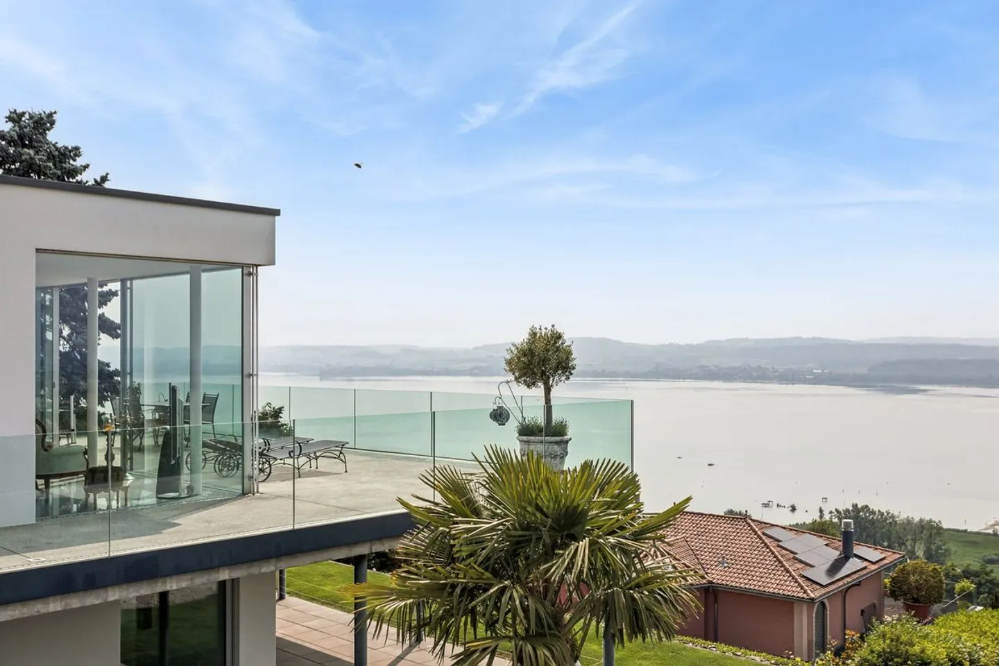 Villa contemporanea prestigiosa con vista mozzafiato sul lago di Morat - Foto 7 di 11