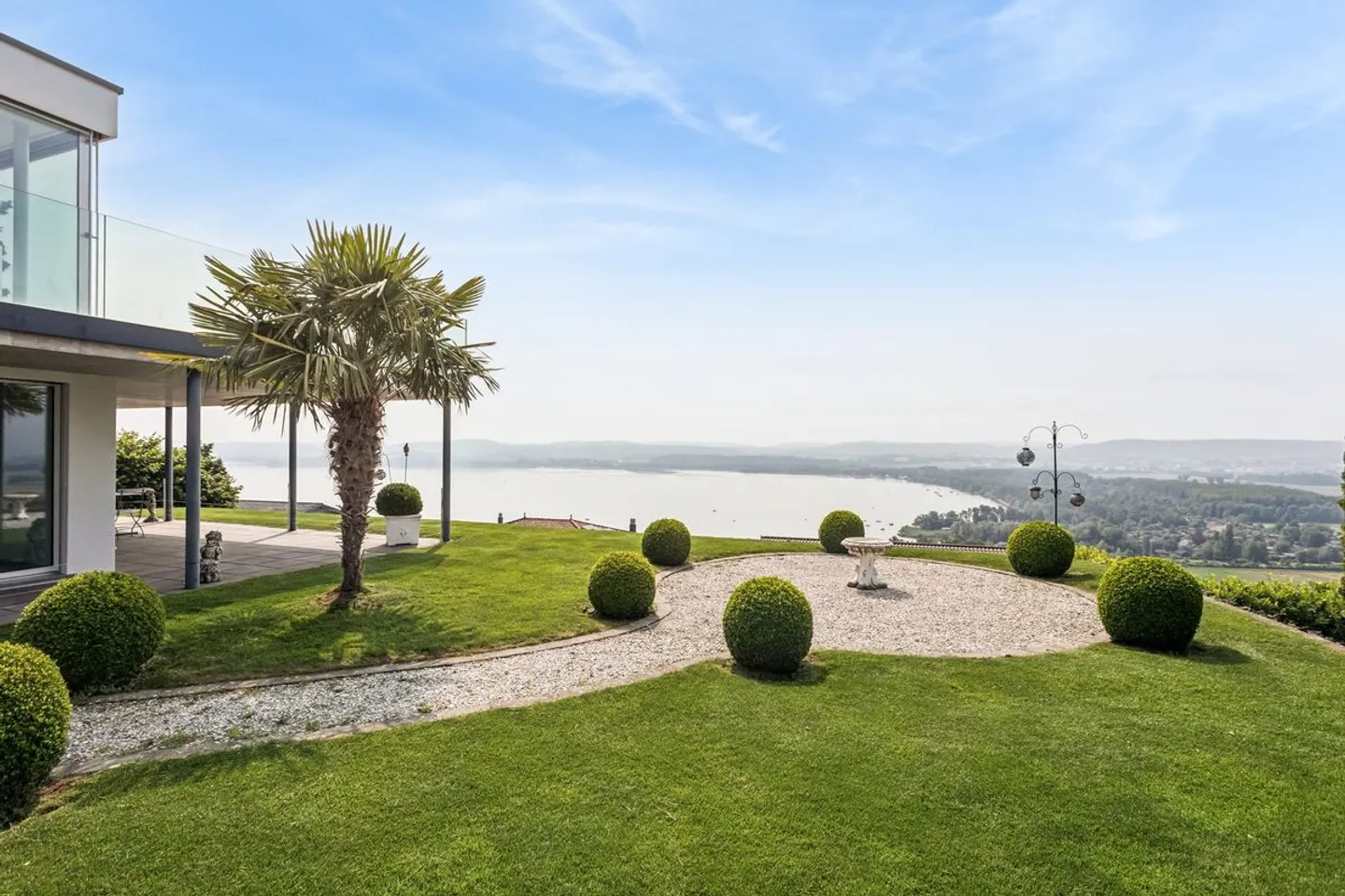 Villa contemporanea prestigiosa con vista mozzafiato sul lago di Morat - Foto 9 di 11