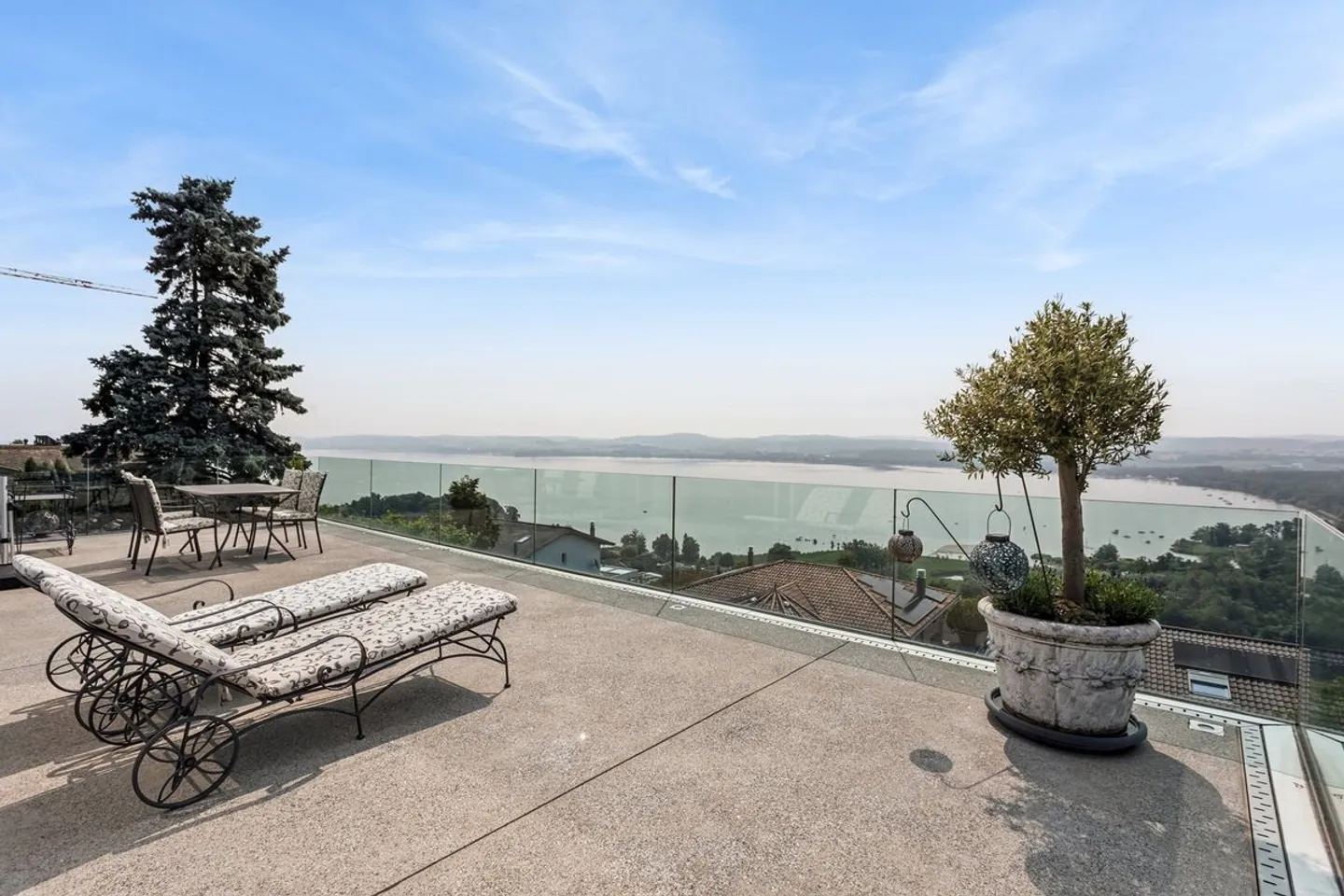 Villa contemporanea prestigiosa con vista mozzafiato sul lago di Morat - Foto 8 di 11