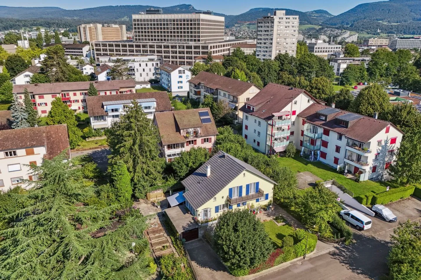 Familienparadies mit Wintergarten und grossem Garten  - Foto 3 von 9