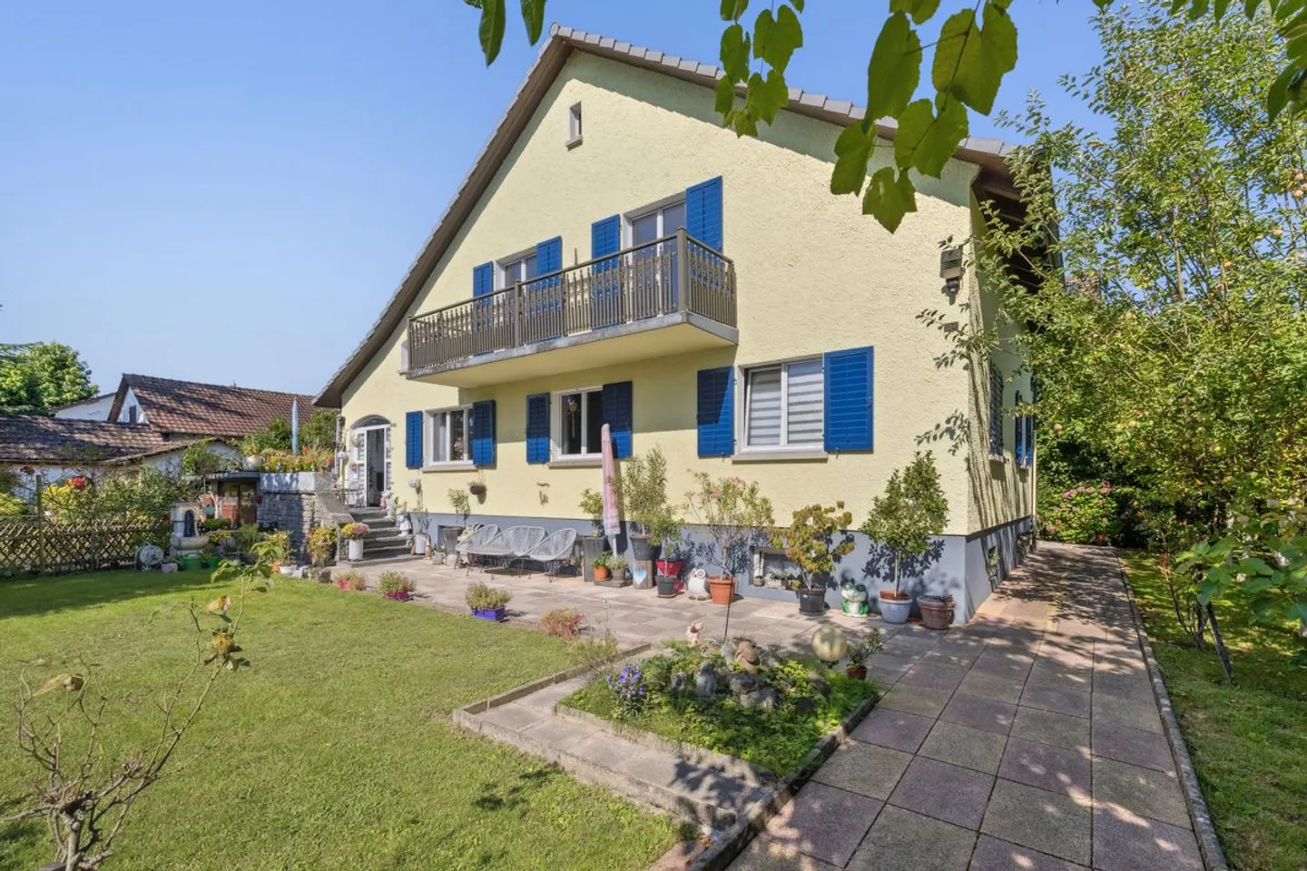 Oasi multigenerazionale con giardino da sogno e spazio per idee - Foto 1 di 7