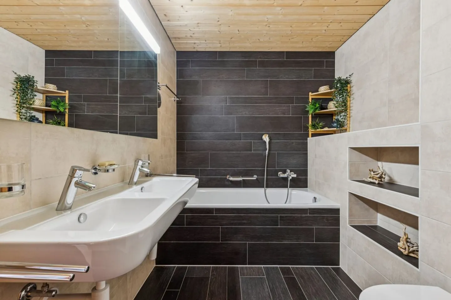 Clever investieren in Semsales - 2 Wohnungen, 9 Zimmer, 1.000 Projekte - Foto 13 von 13