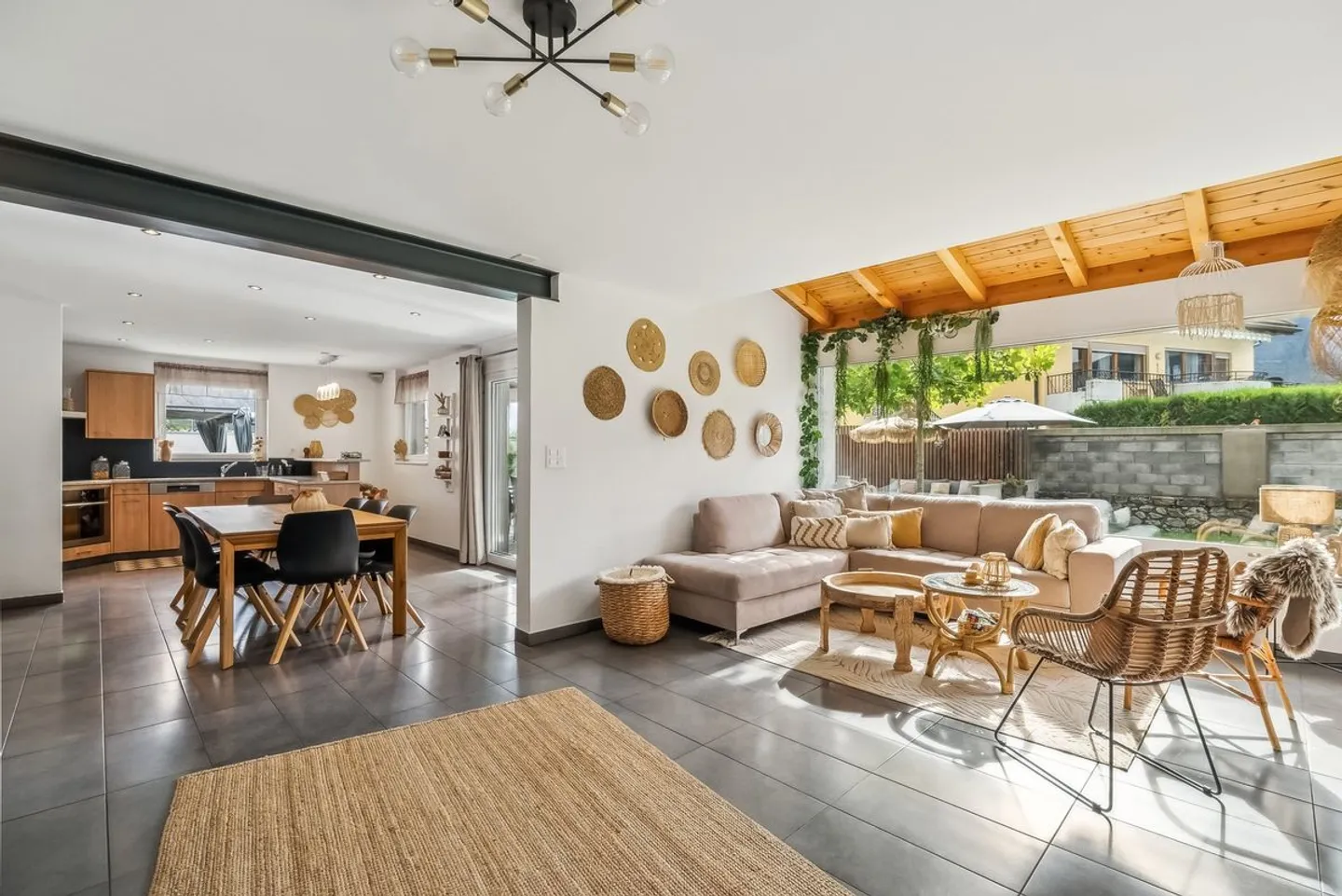 Komfort, Raum und Eleganz: Entdecken Sie diese einzigartige Villa in Fully - Foto 2 von 10