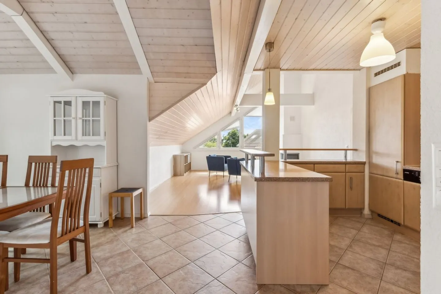 Superbe attique traversant de 110 m² à Penthaz - Photo 3 sur 10