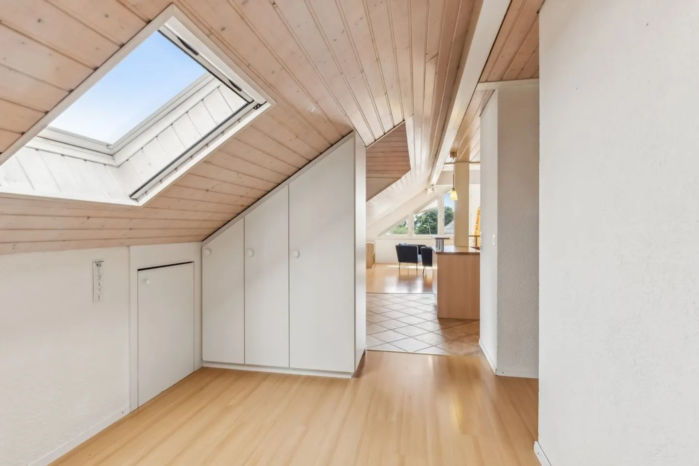 Superbe attique traversant de 110 m² à Penthaz - Photo 7 sur 10