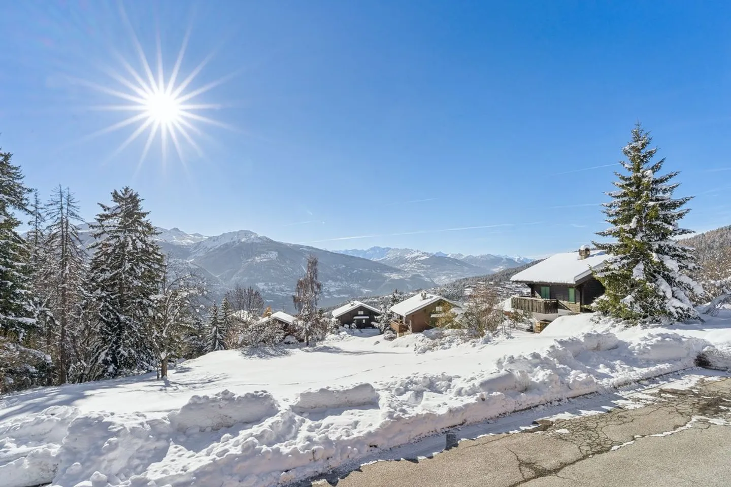 Bright furnished apartment with panoramic view in Crans-Montana - Photo 8 of 10