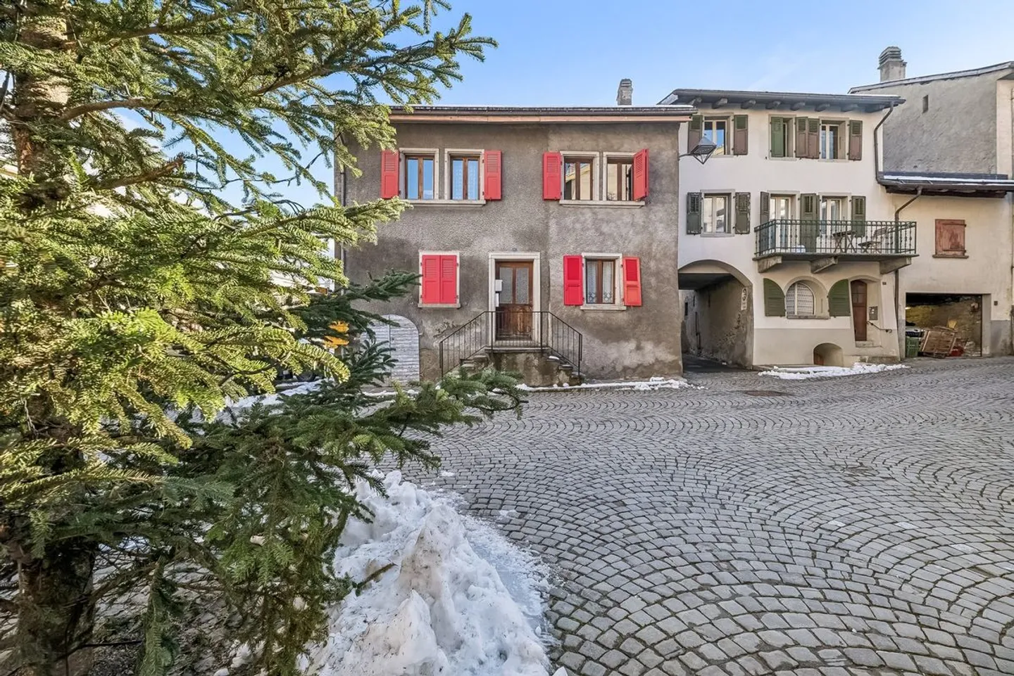 Semi-detached house in Sembrancher - Key location - Photo 2 of 10