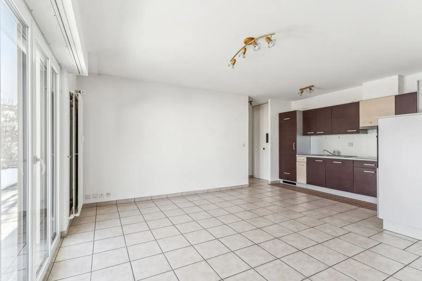 Appartement lumineux de 3.5 pièces avec terrasse et terrain privatif à Mollens - Foto 10 di 10