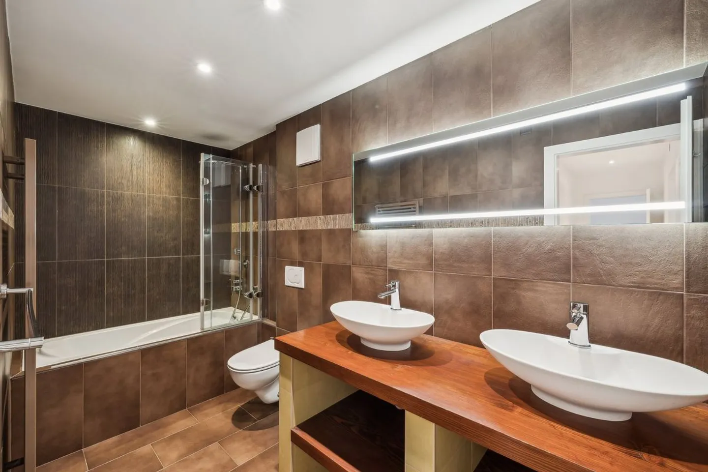 Charme et confort à Chernex : Panorama unique et espaces généreux - Photo 9 sur 10