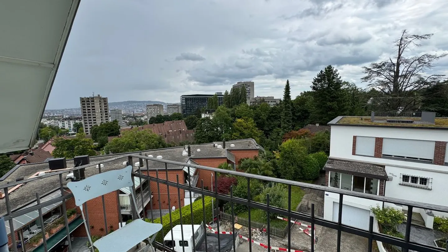 Einmalige Gelegenheit - Lichtdurchflutete Wohnung mit privater Dachterrasse über Zürich - Foto 7 von 13